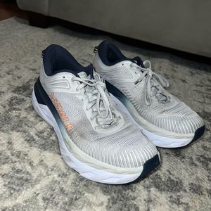 Hoka Bondi 7 tennis shoes